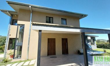 Chalet de categoría en venta. Sierra de los Padres, frente al golf. Gas natural