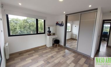 Chalet de categoría en venta. Sierra de los Padres, frente al golf. Gas natural