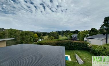 Chalet de categoría en venta. Sierra de los Padres, frente al golf. Gas natural