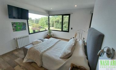 Chalet de categoría en venta. Sierra de los Padres, frente al golf. Gas natural