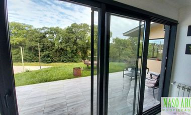 Chalet de categoría en venta. Sierra de los Padres, frente al golf. Gas natural