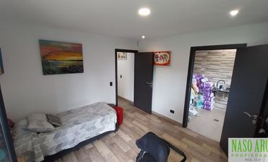 Chalet de categoría en venta. Sierra de los Padres, frente al golf. Gas natural