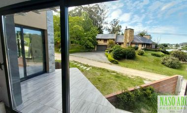 Chalet de categoría en venta. Sierra de los Padres, frente al golf. Gas natural