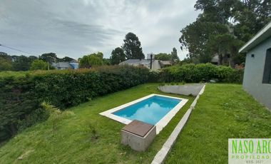 Chalet de categoría en venta. Sierra de los Padres, frente al golf. Gas natural