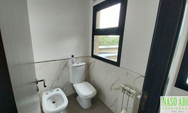 Chalet de categoría en venta. Sierra de los Padres, frente al golf. Gas natural