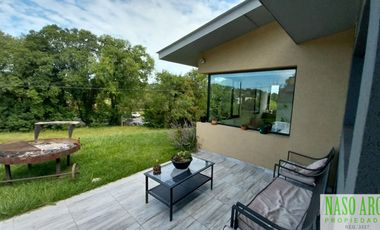 Chalet de categoría en venta. Sierra de los Padres, frente al golf. Gas natural