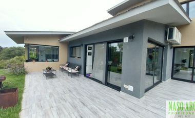 Chalet de categoría en venta. Sierra de los Padres, frente al golf. Gas natural