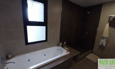 Chalet de categoría en venta. Sierra de los Padres, frente al golf. Gas natural