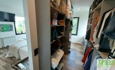 Chalet de categoría en venta. Sierra de los Padres, frente al golf. Gas natural