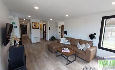 Chalet de categoría en venta. Sierra de los Padres, frente al golf. Gas natural