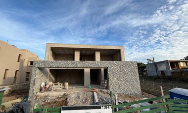 Casa en venta a estrenar en barrio marítimo 1 costa esmeralda