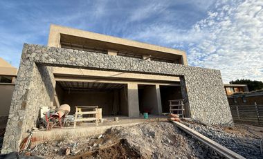 Casa en venta a estrenar en barrio marítimo 1 costa esmeralda