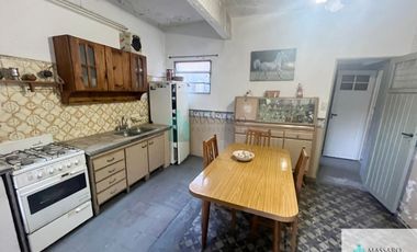 PH en planta baja al fondo con patio, 4 ambientes, Ciudadela.