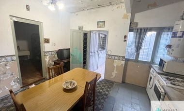 PH en planta baja al fondo con patio, 4 ambientes, Ciudadela.