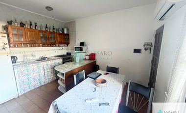 Ph en primer piso por escalera, 4 ambientes con terraza, Ciudadela Norte.