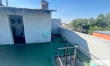 Ph en primer piso por escalera, 4 ambientes con terraza, Ciudadela Norte.