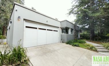 Propiedad de primer nivel en venta en Sierra de los Padres. Gas Nat.