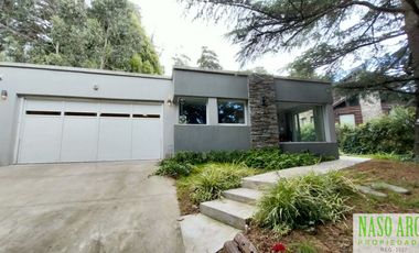 Propiedad de primer nivel en venta en Sierra de los Padres. Gas Nat.