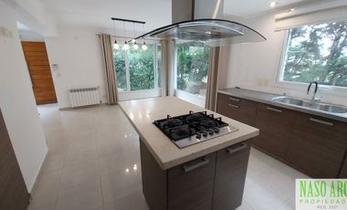 Propiedad de primer nivel en venta en Sierra de los Padres. Gas Nat.
