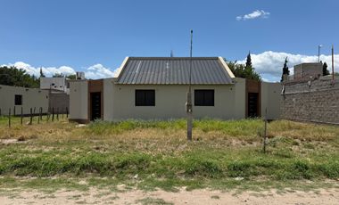 CASA DE 2 DORMITORIOS, B° INTA