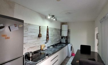 Casa interna ÚNICA en venta de 1 dormitorio en Echesortu, posible AMPLIACIÓN.