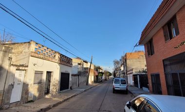 Casa interna ÚNICA en venta de 1 dormitorio en Echesortu, posible AMPLIACIÓN.