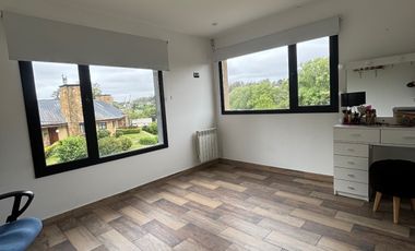 Venta Moderno Chalet 6 ambientes con piscina. Zona Golf, Sierra de los Padres