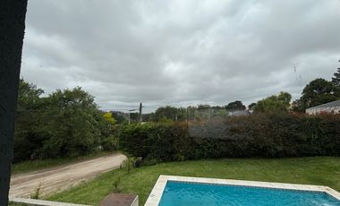 Venta Moderno Chalet 6 ambientes con piscina. Zona Golf, Sierra de los Padres