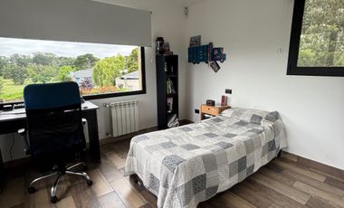 Venta Moderno Chalet 6 ambientes con piscina. Zona Golf, Sierra de los Padres