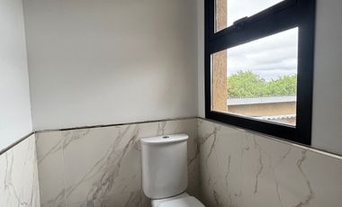 Venta Moderno Chalet 6 ambientes con piscina. Zona Golf, Sierra de los Padres