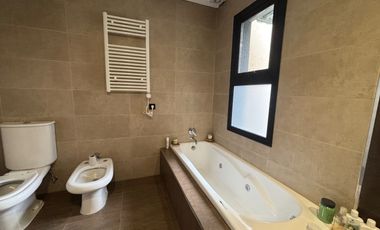 Venta Moderno Chalet 6 ambientes con piscina. Zona Golf, Sierra de los Padres