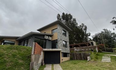 Venta Moderno Chalet 6 ambientes con piscina. Zona Golf, Sierra de los Padres