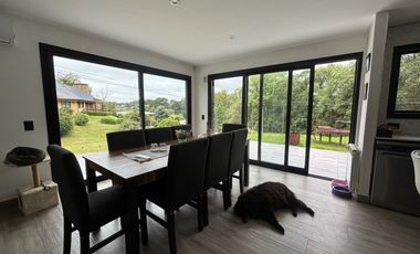 Venta Moderno Chalet 6 ambientes con piscina. Zona Golf, Sierra de los Padres