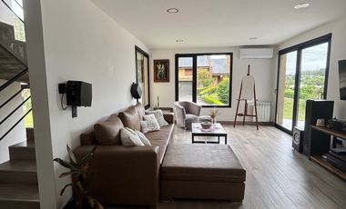 Venta Moderno Chalet 6 ambientes con piscina. Zona Golf, Sierra de los Padres