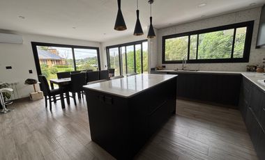 Venta Moderno Chalet 6 ambientes con piscina. Zona Golf, Sierra de los Padres