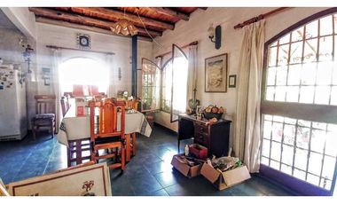 Importante Propiedad En Venta _ Casa Y Cabaña En Emblematico Lugar