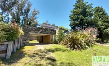 Moderno Chalet en vente en Sierra de los Padres. Gas natural conectado