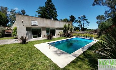 Moderno Chalet en vente en Sierra de los Padres. Gas natural conectado