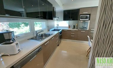 Moderno Chalet en vente en Sierra de los Padres. Gas natural conectado