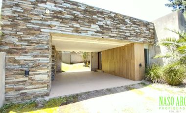 Moderno Chalet en vente en Sierra de los Padres. Gas natural conectado