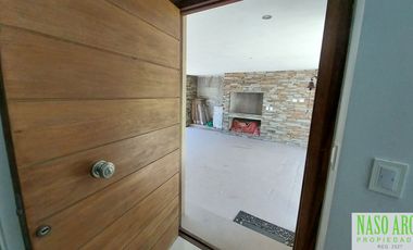 Moderno Chalet en vente en Sierra de los Padres. Gas natural conectado