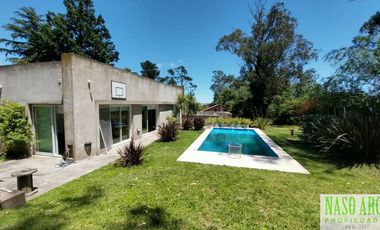 Moderno Chalet en vente en Sierra de los Padres. Gas natural conectado