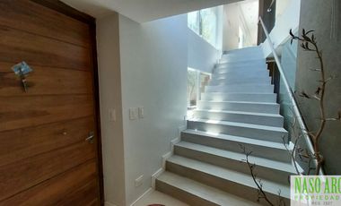 Moderno Chalet en vente en Sierra de los Padres. Gas natural conectado