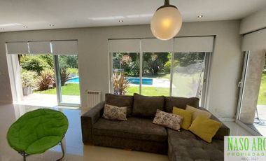 Moderno Chalet en vente en Sierra de los Padres. Gas natural conectado