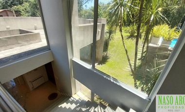 Moderno Chalet en vente en Sierra de los Padres. Gas natural conectado