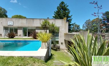 Moderno Chalet en vente en Sierra de los Padres. Gas natural conectado