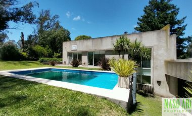 Moderno Chalet en vente en Sierra de los Padres. Gas natural conectado