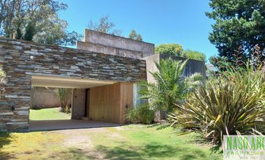 Moderno Chalet en vente en Sierra de los Padres. Gas natural conectado
