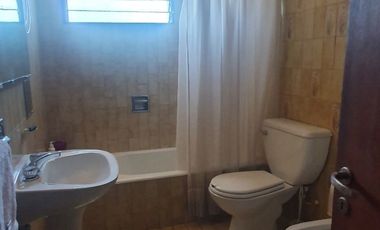 Casa en venta de 4 dormitorios c/ cochera en Cinco Saltos