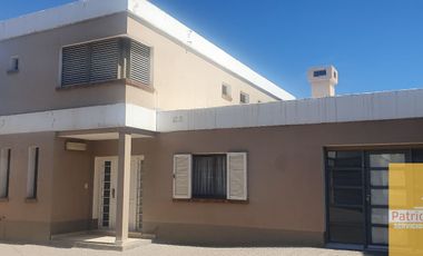 Casa en venta de 4 dormitorios c/ cochera en Cinco Saltos